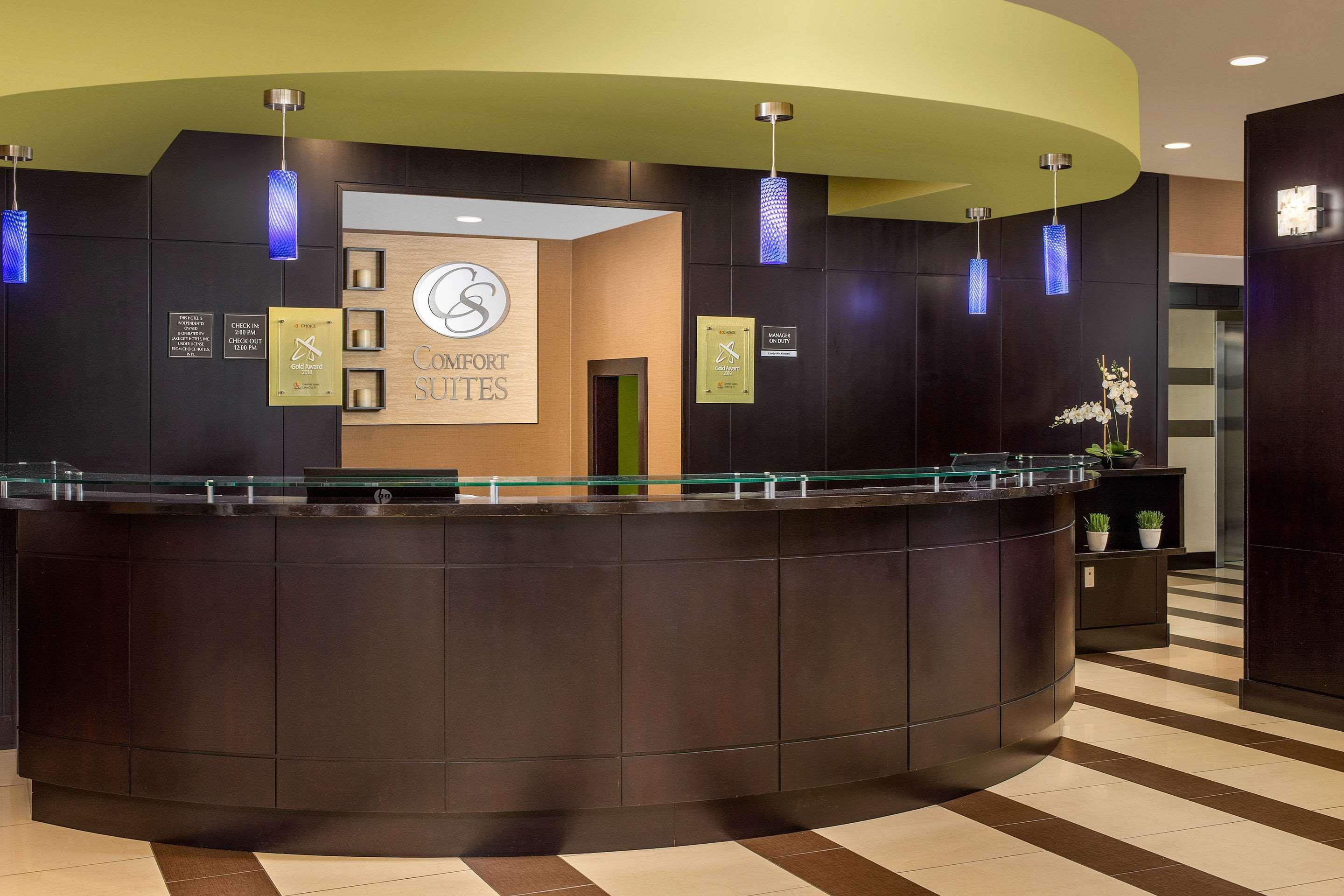 Comfort Suites Lake Stadt Exterior foto