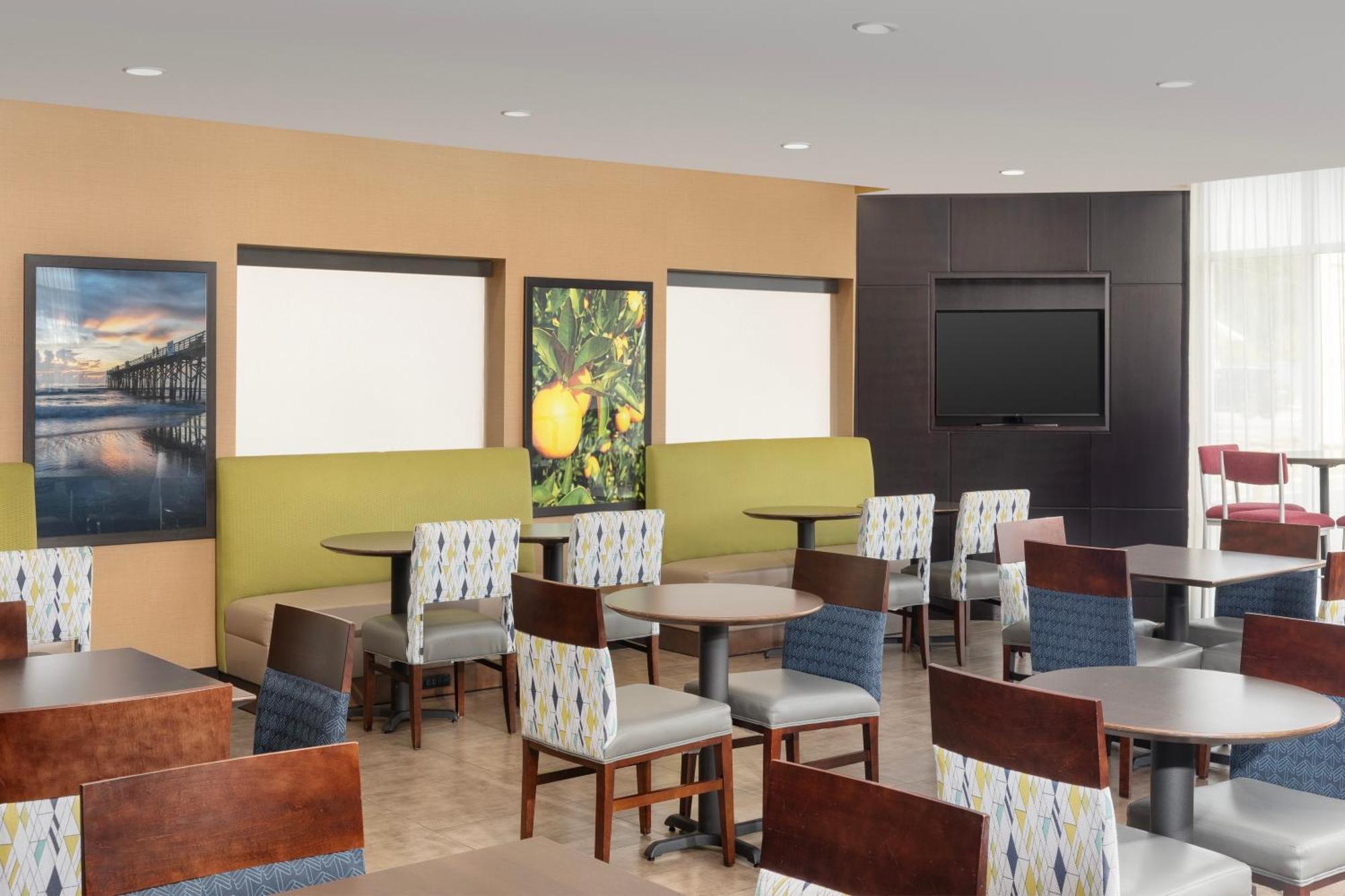 Comfort Suites Lake Stadt Exterior foto